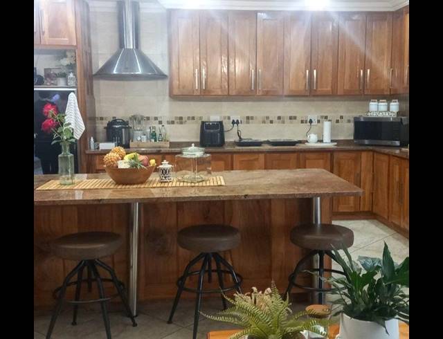 5 BEDROOM HOUSE FOR SALE IN PREMIERPARK